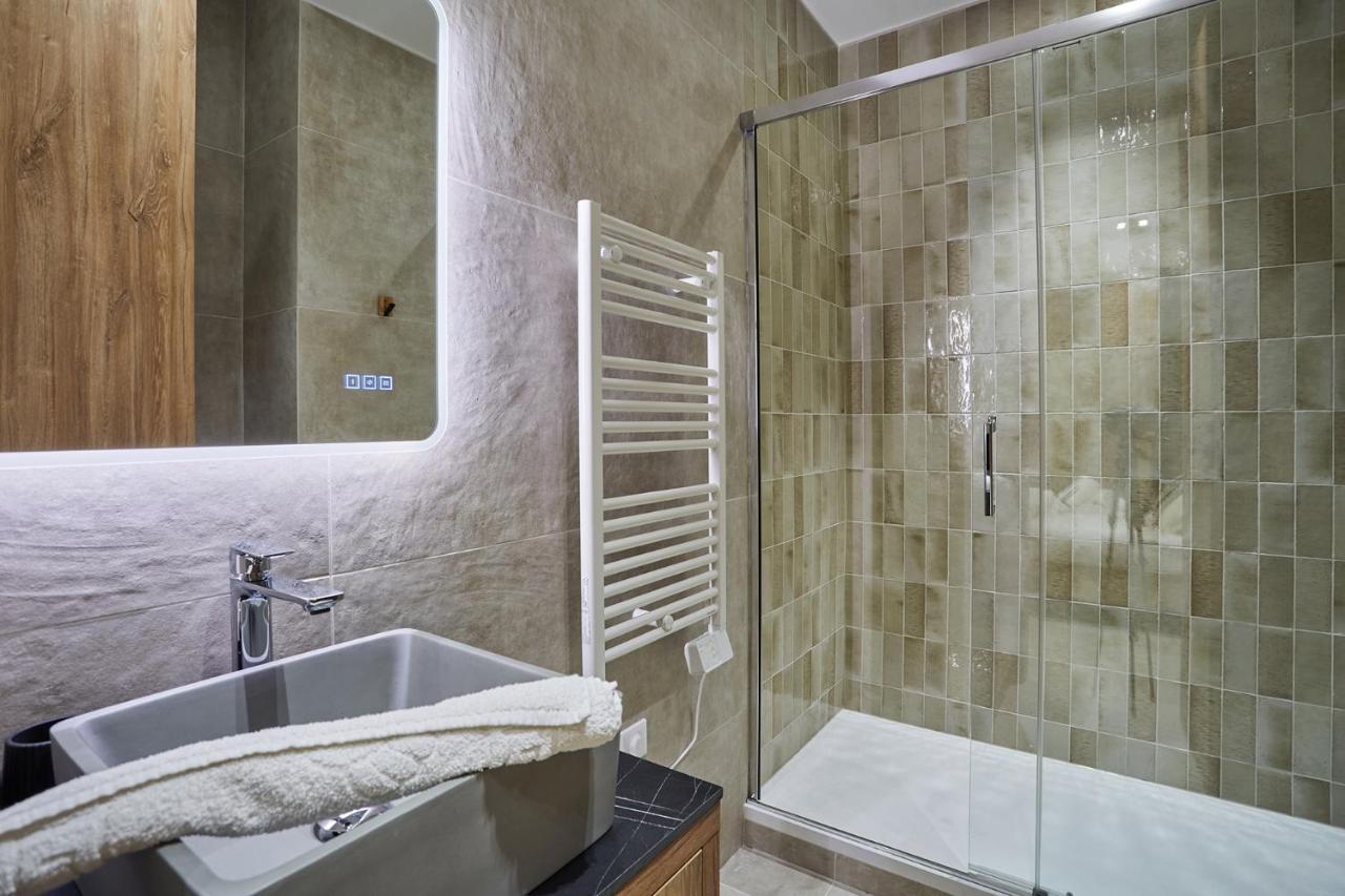 Appartement Coeur Montmartre By Studio Prestige Paris Luaran gambar